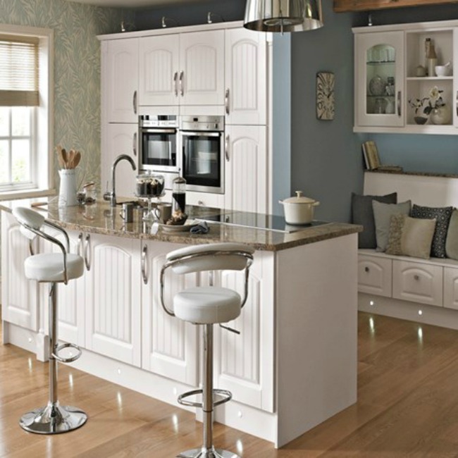 Photo Credit: http://www.bettaliving.co.uk/kitchens/fitted-kitchens/miami/